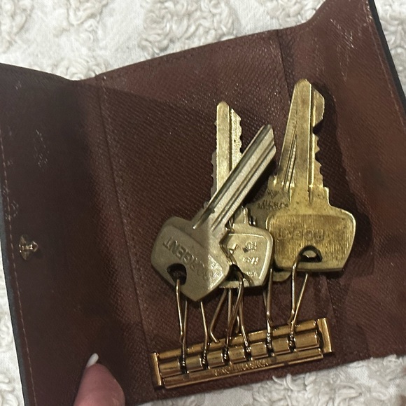 Authentic LV 6-key Holder - Picture 3 of 5